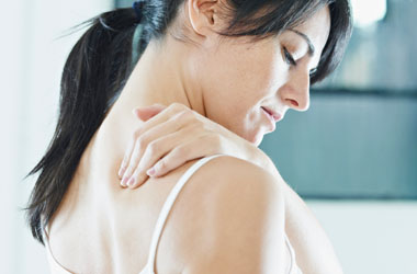 Chiropractic-Symptom-Woman-with-Shoulder-Pain.jpg