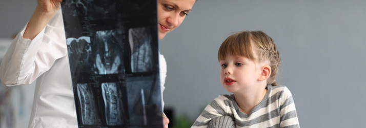 Grand Rapids MI Chiropractors May Help Scoliosis