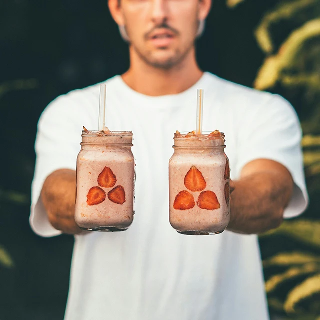 Chiropractic-Man-Serving-Fruit-Smoothies-640x640-HP-Moto.webp Chiropractic-Man-Serving-Fruit-Smoothies-640x640-HP-Moto.webp